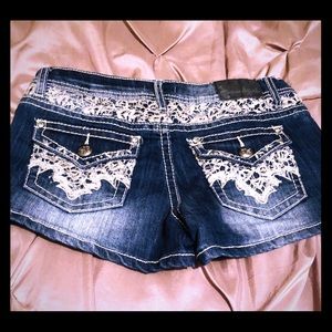 New Women Short blue Jean shorts size 7.